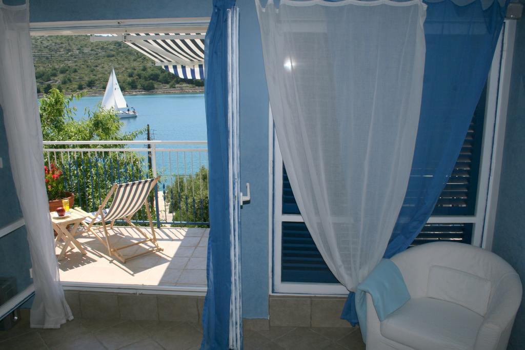 Apartments Mediterraneo Kaprije Eksteriør bilde
