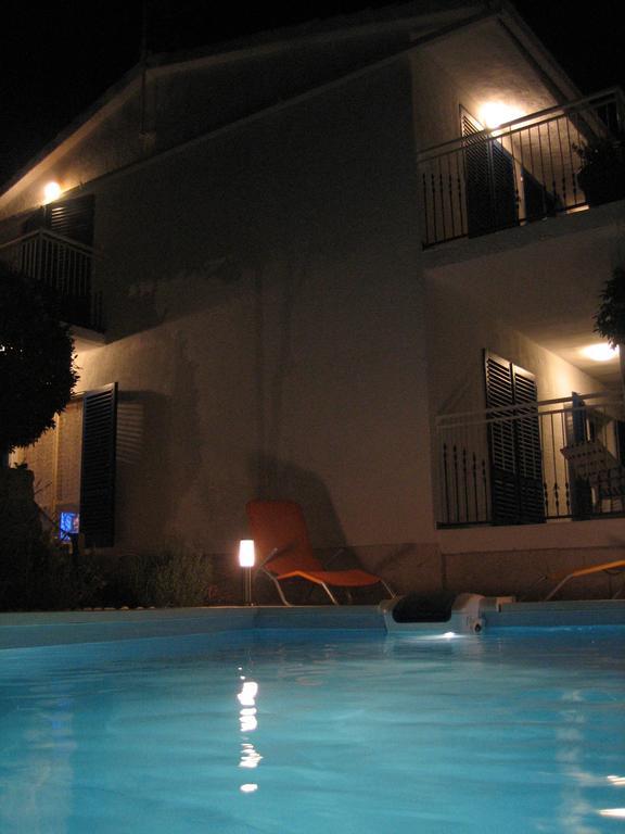 Apartments Mediterraneo Kaprije Eksteriør bilde