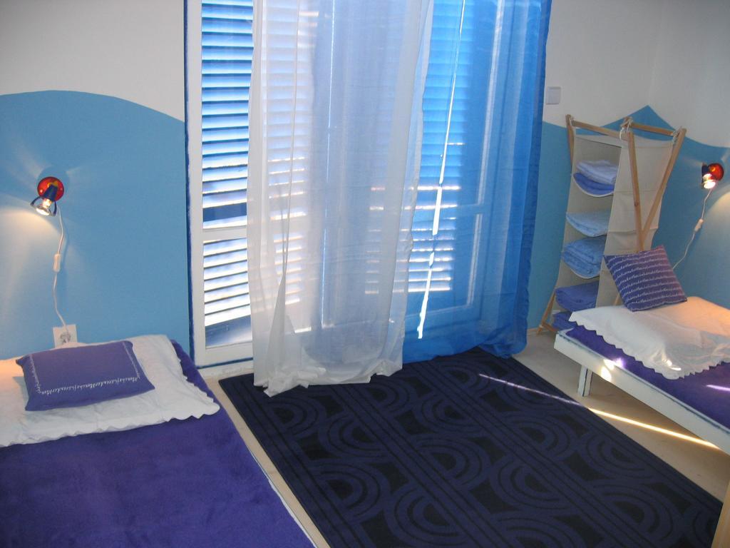 Apartments Mediterraneo Kaprije Eksteriør bilde