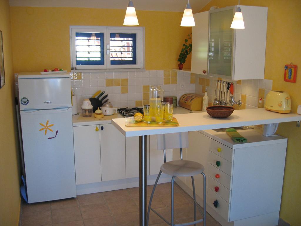 Apartments Mediterraneo Kaprije Eksteriør bilde