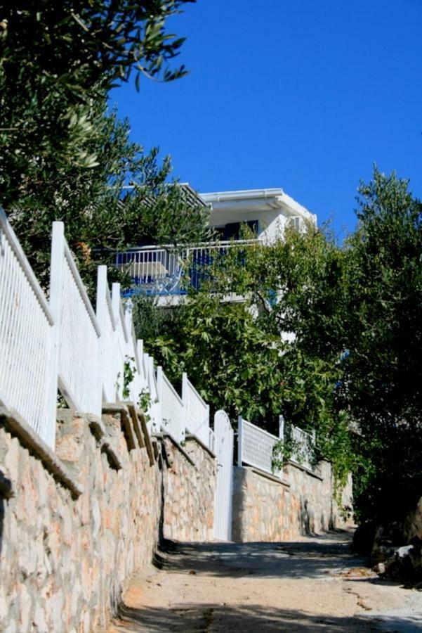 Apartments Mediterraneo Kaprije Eksteriør bilde