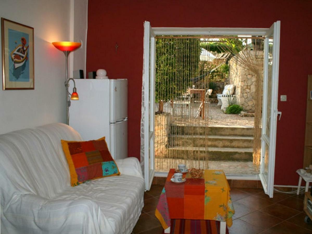 Apartments Mediterraneo Kaprije Eksteriør bilde