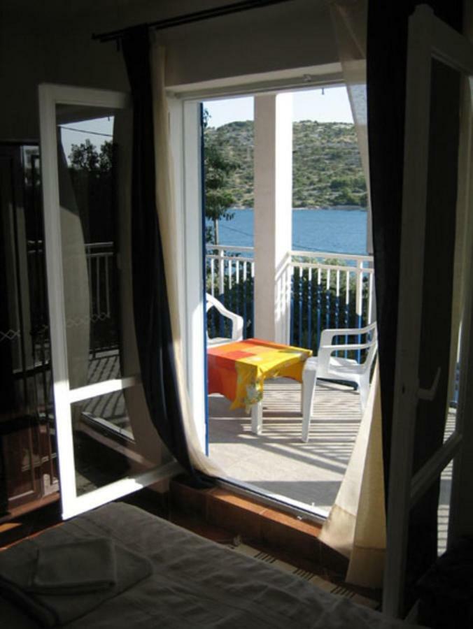 Apartments Mediterraneo Kaprije Eksteriør bilde